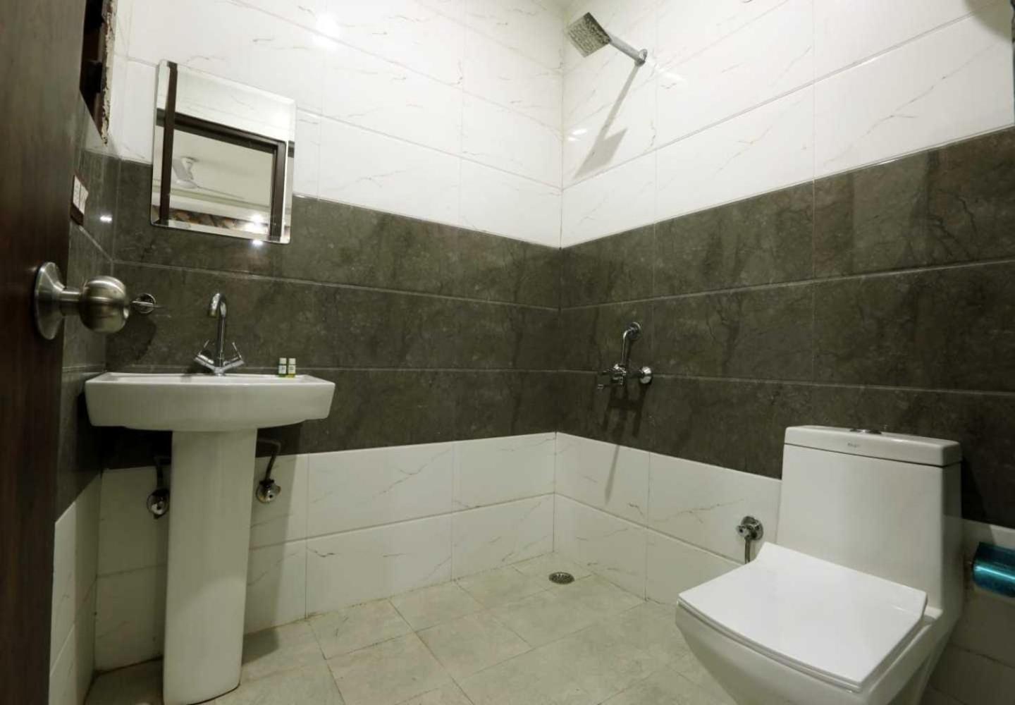 Hotel O Travel New Delhi